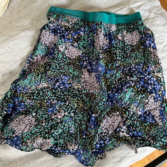 MAEVE FLORAL SKIRT - Picture 1 of 2